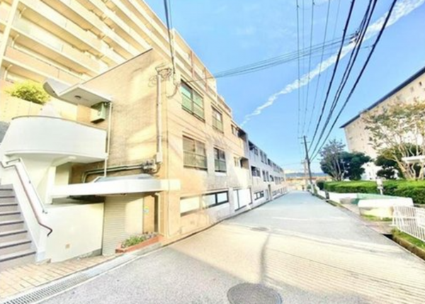 神戸市垂水区上高丸、マンションの外観画像です