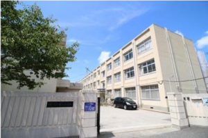 神戸市垂水区西舞子、土地の小学校画像です