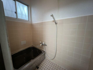 神戸市垂水区福田、中古一戸建ての風呂画像です