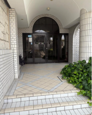 神戸市垂水区美山台、マンションのエントランス画像です