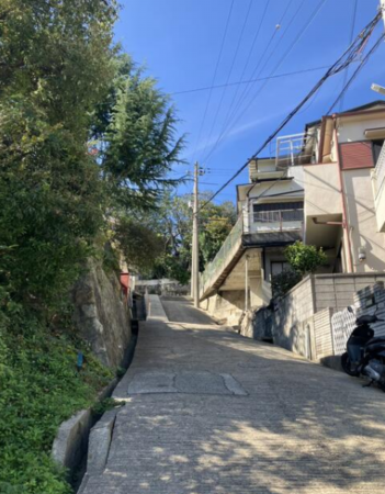 神戸市垂水区東垂水町、土地の前面道路を含む現地写真画像です