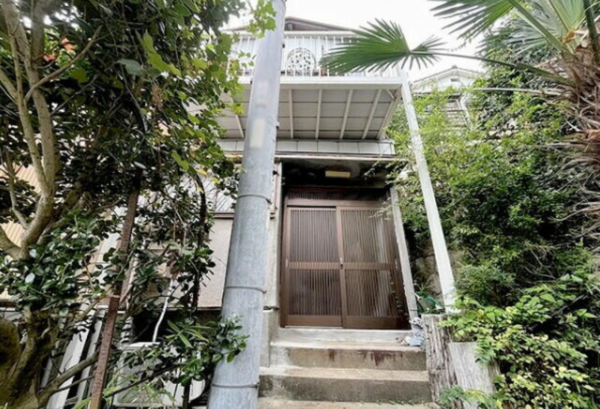 神戸市垂水区塩屋町、中古一戸建ての外観画像です