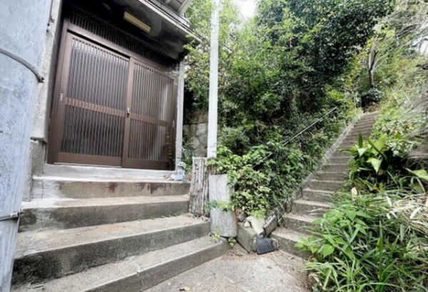 神戸市垂水区塩屋町、中古一戸建ての外観画像です