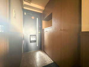 神戸市垂水区王居殿、マンションの玄関画像です