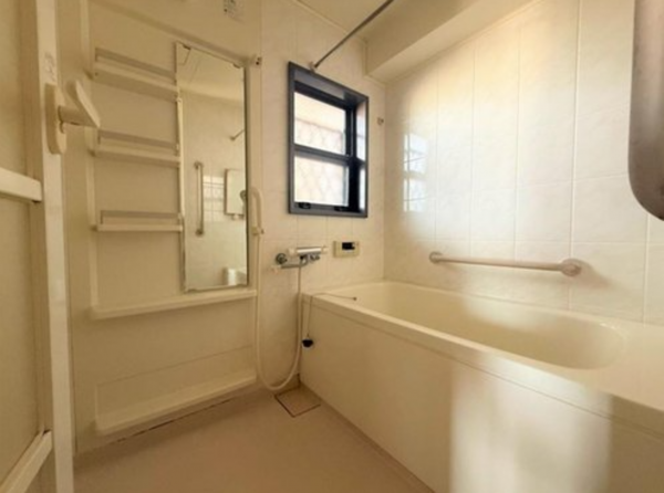 神戸市垂水区王居殿、マンションの風呂画像です