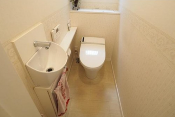 神戸市垂水区五色山、中古一戸建てのトイレ画像です