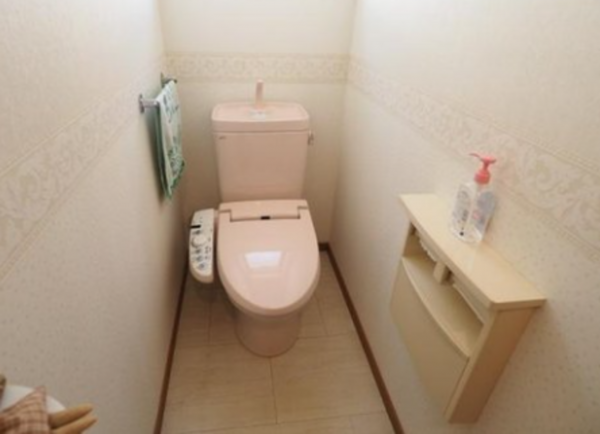 神戸市垂水区五色山、中古一戸建てのトイレ画像です