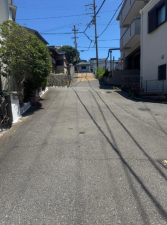 神戸市垂水区山手、中古一戸建ての前面道路を含む現地写真画像です
