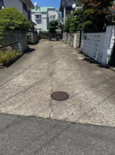 神戸市垂水区山手、中古一戸建ての前面道路を含む現地写真画像です