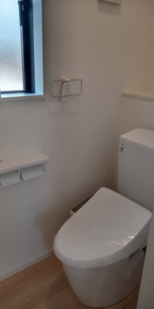 神戸市垂水区上高丸、新築一戸建てのトイレ画像です