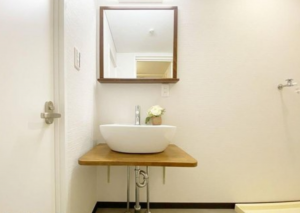 神戸市垂水区霞ケ丘、マンションの洗面画像です