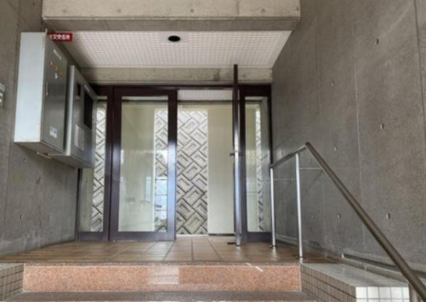 神戸市垂水区霞ケ丘、マンションのエントランス画像です