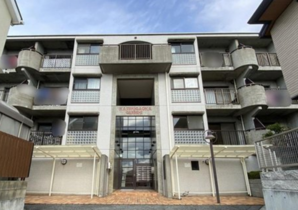 神戸市垂水区霞ケ丘、マンションの外観画像です