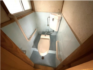 神戸市垂水区星陵台、中古一戸建てのトイレ画像です