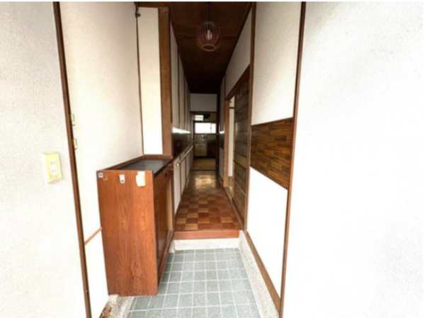 神戸市垂水区星陵台、中古一戸建ての玄関画像です