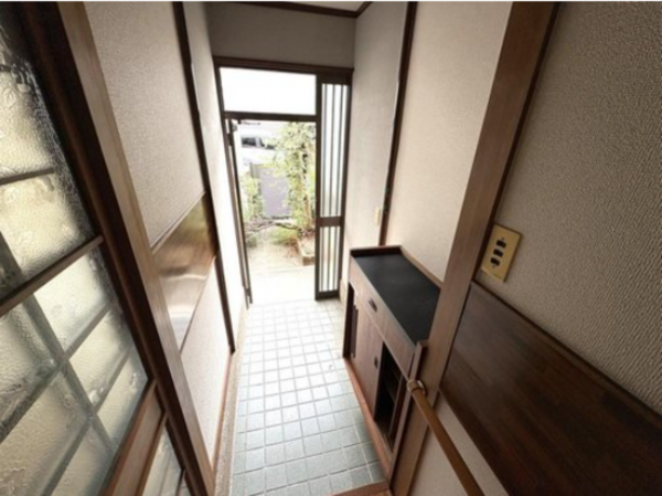 神戸市垂水区星陵台、中古一戸建ての玄関画像です