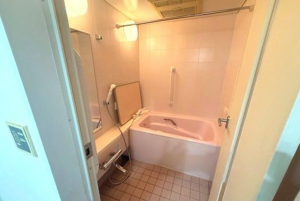 神戸市垂水区高丸、マンションの風呂画像です