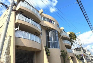 神戸市垂水区高丸、マンションの外観画像です