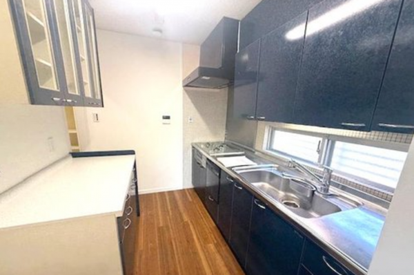 神戸市垂水区高丸、マンションのキッチン画像です