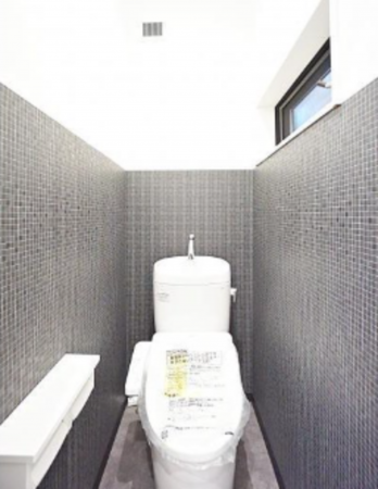 神戸市垂水区上高丸、中古一戸建てのトイレ画像です