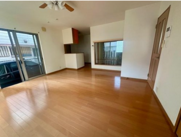 神戸市垂水区北舞子、中古一戸建ての居間画像です