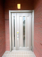 神戸市垂水区千代が丘、中古一戸建ての玄関画像です