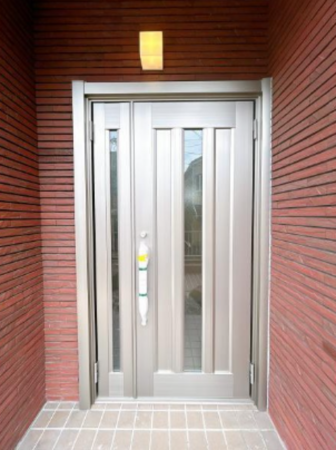 神戸市垂水区千代が丘、中古一戸建ての玄関画像です