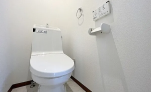 神戸市垂水区清水が丘、マンションのトイレ画像です