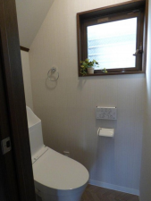 神戸市垂水区舞子坂、中古一戸建てのトイレ画像です