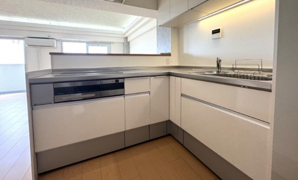 神戸市垂水区西舞子、マンションのキッチン画像です