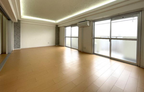 神戸市垂水区西舞子、マンションの居間画像です