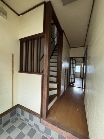 神戸市垂水区西舞子、中古一戸建ての玄関画像です