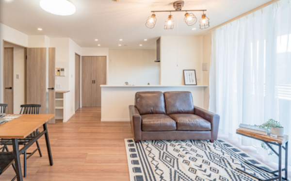 神戸市垂水区歌敷山、マンションの居間画像です