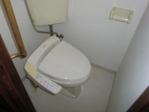 神戸市垂水区霞ケ丘、中古一戸建てのトイレ画像です