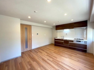 神戸市垂水区五色山、マンションの内装画像です