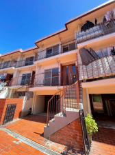 神戸市垂水区五色山、マンションの外観画像です