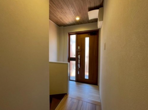 神戸市垂水区五色山、マンションの玄関画像です