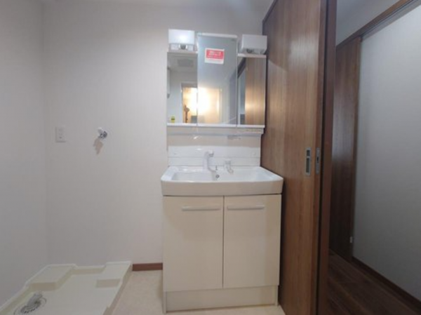 神戸市垂水区千代が丘、マンションの洗面画像です