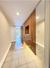 神戸市垂水区星陵台、マンションの玄関画像です