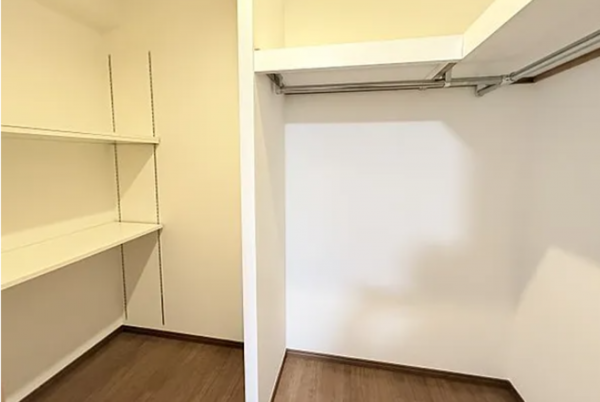 神戸市垂水区星陵台、マンションの収納画像です