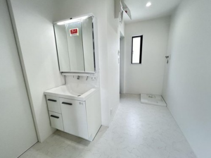 神戸市垂水区霞ケ丘、新築一戸建ての洗面画像です