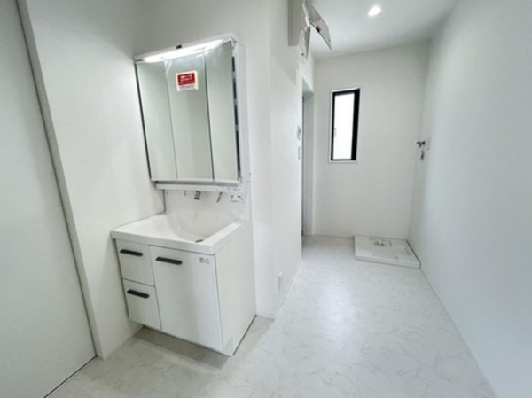 神戸市垂水区霞ケ丘、新築一戸建ての洗面画像です