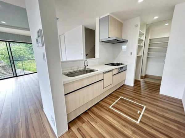 神戸市垂水区霞ケ丘、新築一戸建てのキッチン画像です