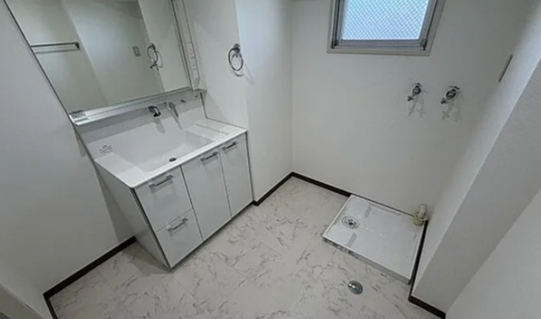 神戸市垂水区清水が丘、マンションの洗面画像です