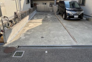 神戸市垂水区霞ケ丘、中古一戸建ての駐車場画像です