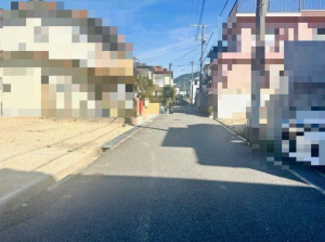 神戸市垂水区青山台、新築一戸建ての前面道路を含む現地写真画像です