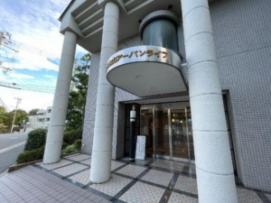 神戸市垂水区五色山、マンションのエントランス画像です