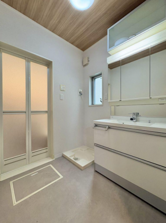 神戸市垂水区山手、中古一戸建ての洗面画像です