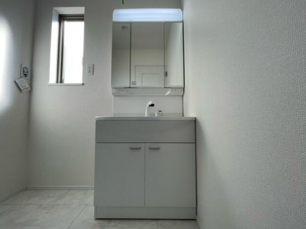 神戸市垂水区乙木、新築一戸建ての洗面画像です