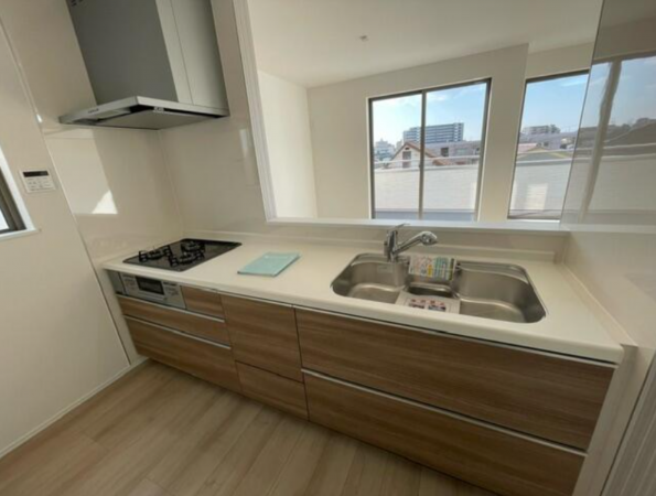 神戸市垂水区乙木、新築一戸建てのキッチン画像です